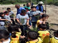 Aliağalı Öğrenciler Uzunhasanlar’da Fidan Dikti