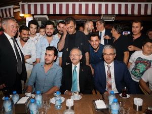 Kılıçdaroğlu Akşam Kahvesini Karşıyakalılarla İçti